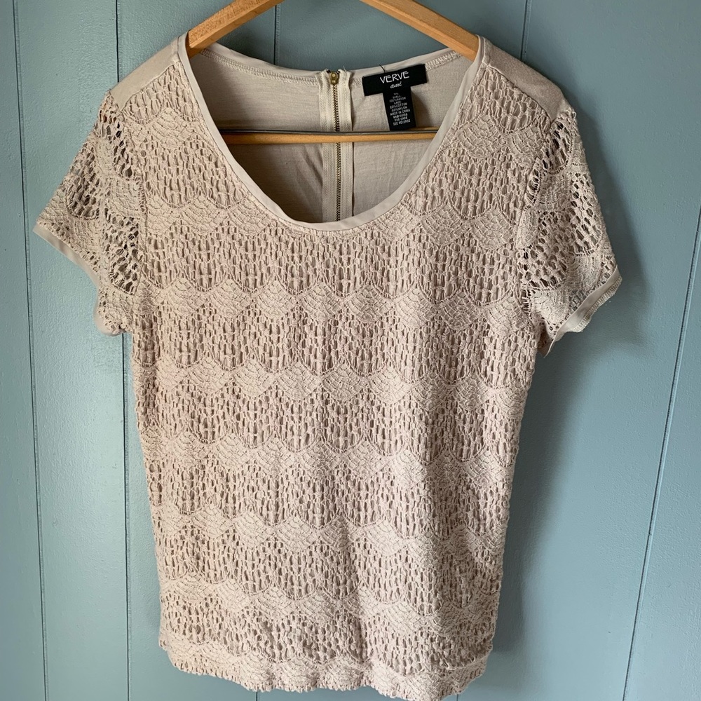 🖤 3/$10 Nude blouse with knit overlay